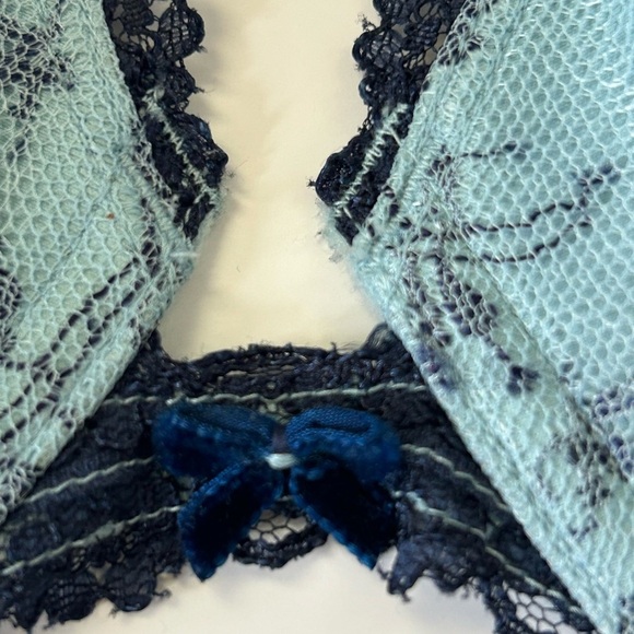 Victoria's Secret Angels Full coverage, plunge, push up 36B - Picture 2 of 4